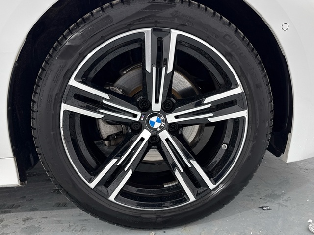 BMW Serie 3 320d color Blanco. Año 2024. 140KW(190CV). Diésel. En concesionario Auto Premier, S.A. - ALCALÁ DE HENARES de Madrid