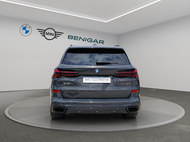 BMW X5 xDrive50e color Gris. Año 2024. 360KW(489CV). Híbrido Electro/Gasolina. En concesionario GANDIA Automoviles Fersan, S.A. de Valencia