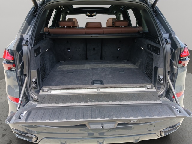 BMW X5 xDrive50e color Gris. Año 2024. 360KW(489CV). Híbrido Electro/Gasolina. En concesionario GANDIA Automoviles Fersan, S.A. de Valencia