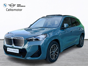 Fotos de BMW iX1 eDrive20 color Verde. Año 2025. 150KW(204CV). Eléctrico. En concesionario Celtamotor Vigo de Pontevedra