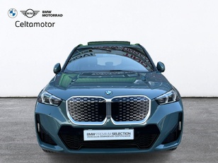 Fotos de BMW iX1 eDrive20 color Verde. Año 2025. 150KW(204CV). Eléctrico. En concesionario Celtamotor Vigo de Pontevedra