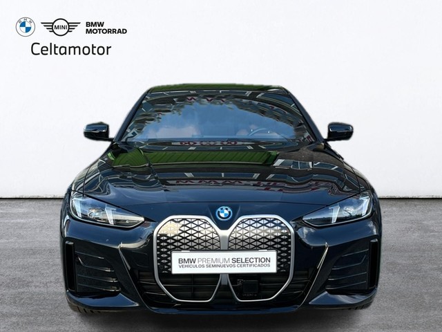 BMW i4 eDrive40 color Negro. Año 2025. 250KW(340CV). Eléctrico. En concesionario Celtamotor Vigo de Pontevedra