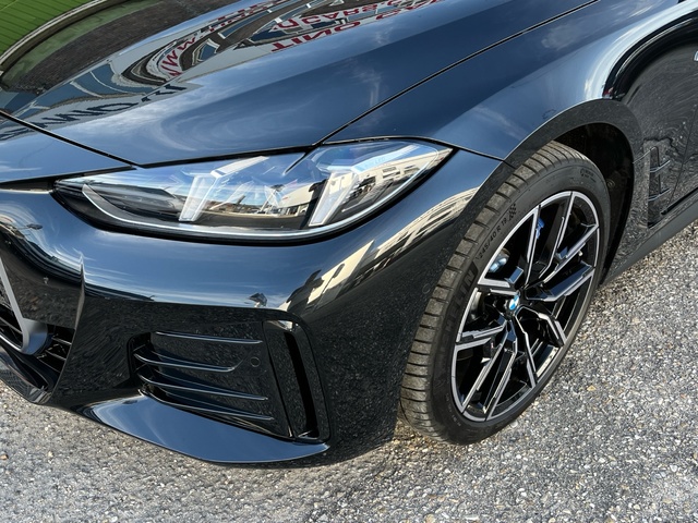 BMW i4 eDrive40 color Negro. Año 2025. 250KW(340CV). Eléctrico. En concesionario Celtamotor Vigo de Pontevedra