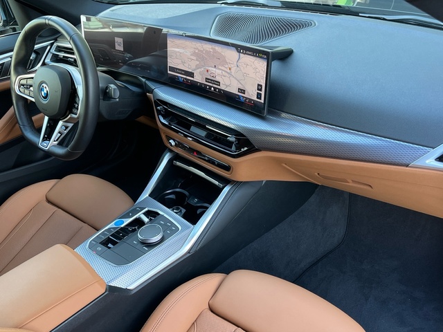 BMW i4 eDrive40 color Negro. Año 2025. 250KW(340CV). Eléctrico. En concesionario Celtamotor Vigo de Pontevedra