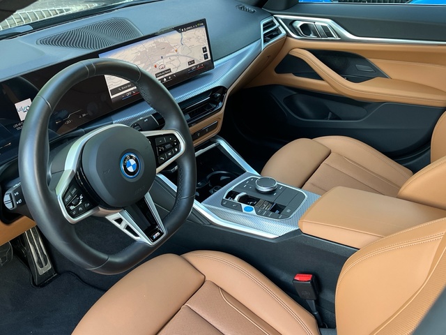 BMW i4 eDrive40 color Negro. Año 2025. 250KW(340CV). Eléctrico. En concesionario Celtamotor Vigo de Pontevedra