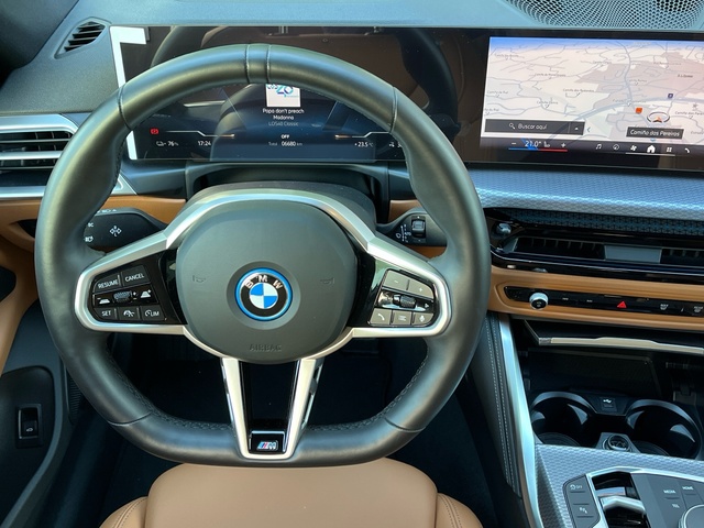 BMW i4 eDrive40 color Negro. Año 2025. 250KW(340CV). Eléctrico. En concesionario Celtamotor Vigo de Pontevedra
