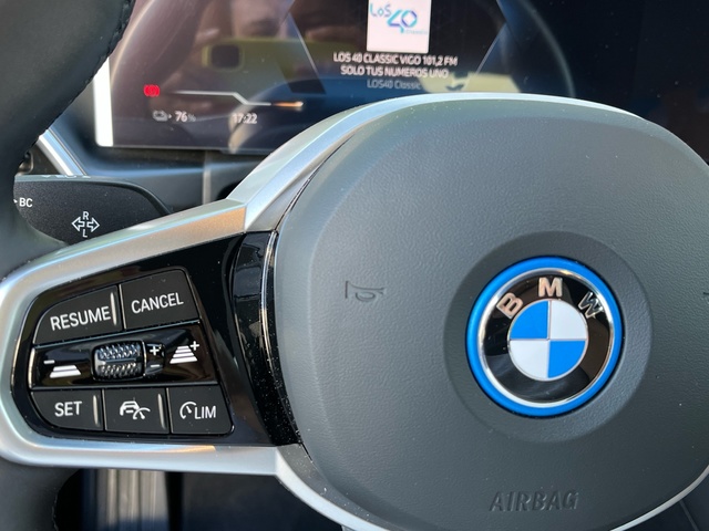BMW i4 eDrive40 color Negro. Año 2025. 250KW(340CV). Eléctrico. En concesionario Celtamotor Vigo de Pontevedra