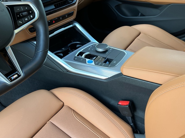 BMW i4 eDrive40 color Negro. Año 2025. 250KW(340CV). Eléctrico. En concesionario Celtamotor Vigo de Pontevedra