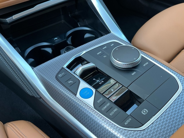BMW i4 eDrive40 color Negro. Año 2025. 250KW(340CV). Eléctrico. En concesionario Celtamotor Vigo de Pontevedra