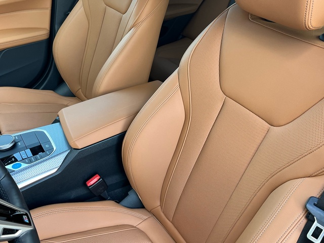 BMW i4 eDrive40 color Negro. Año 2025. 250KW(340CV). Eléctrico. En concesionario Celtamotor Vigo de Pontevedra