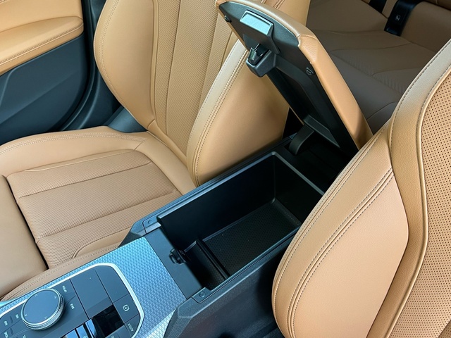BMW i4 eDrive40 color Negro. Año 2025. 250KW(340CV). Eléctrico. En concesionario Celtamotor Vigo de Pontevedra