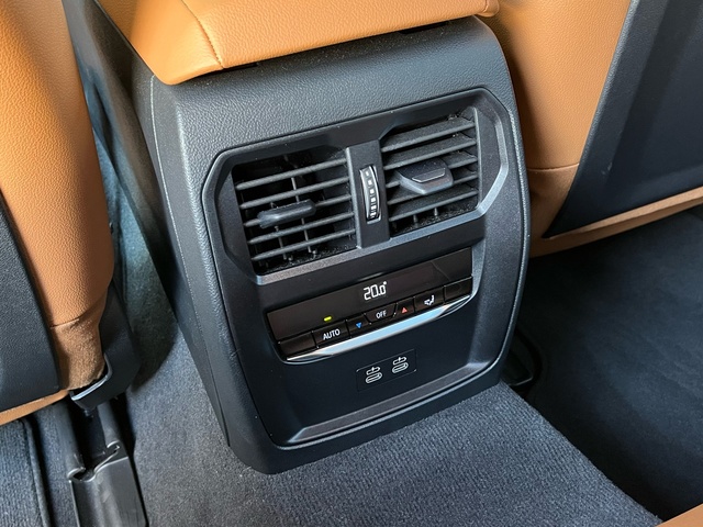 BMW i4 eDrive40 color Negro. Año 2025. 250KW(340CV). Eléctrico. En concesionario Celtamotor Vigo de Pontevedra