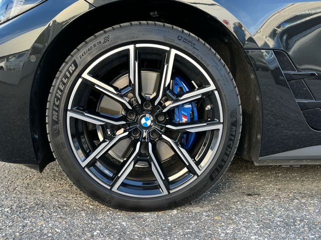 BMW i4 eDrive40 color Negro. Año 2025. 250KW(340CV). Eléctrico. En concesionario Celtamotor Vigo de Pontevedra