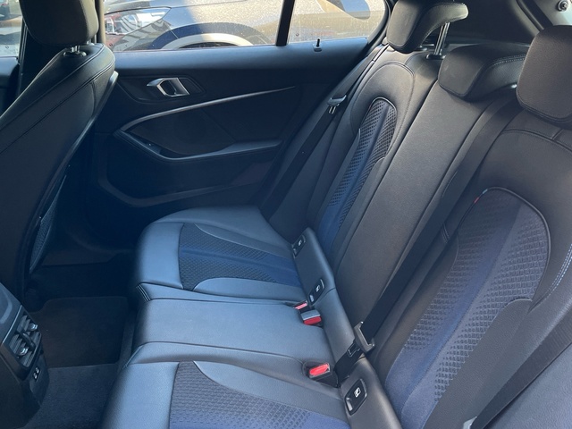 BMW Serie 1 118d color Azul. Año 2021. 110KW(150CV). Diésel. En concesionario Murcia Premium S.L. AV DEL ROCIO de Murcia
