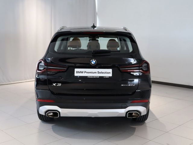 BMW X3 xDrive20d color Negro. Año 2021. 140KW(190CV). Diésel. En concesionario Pruna Motor de Barcelona