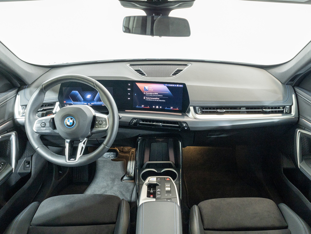 BMW iX1 xDrive30 color Blanco. Año 2025. 230KW(313CV). Eléctrico. En concesionario Oliva Motor Girona de Girona