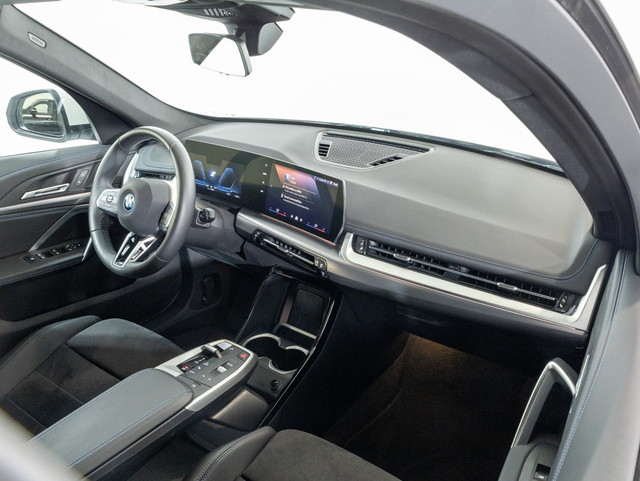 BMW iX1 xDrive30 color Blanco. Año 2025. 230KW(313CV). Eléctrico. En concesionario Oliva Motor Girona de Girona