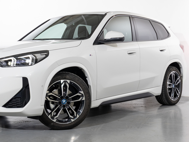 BMW iX1 xDrive30 color Blanco. Año 2025. 230KW(313CV). Eléctrico. En concesionario Oliva Motor Girona de Girona