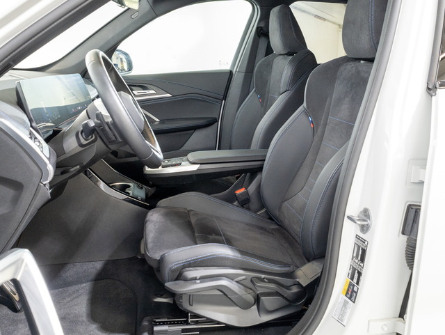 BMW iX1 xDrive30 color Blanco. Año 2025. 230KW(313CV). Eléctrico. En concesionario Oliva Motor Girona de Girona