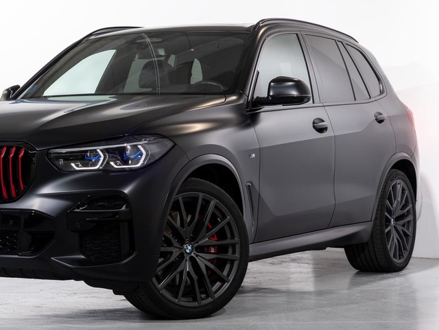 BMW X5 xDrive40d color Negro. Año 2023. 250KW(340CV). Diésel. En concesionario Oliva Motor Girona de Girona