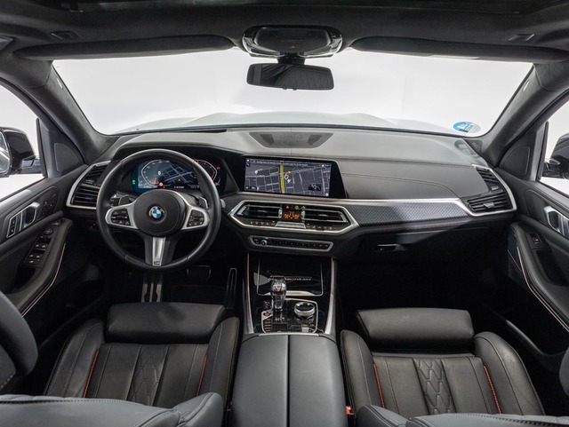 BMW X5 xDrive40d color Negro. Año 2023. 250KW(340CV). Diésel. En concesionario Oliva Motor Girona de Girona