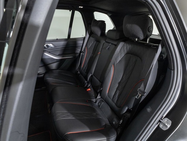 BMW X5 xDrive40d color Negro. Año 2023. 250KW(340CV). Diésel. En concesionario Oliva Motor Girona de Girona