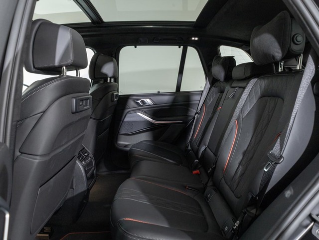 BMW X5 xDrive40d color Negro. Año 2023. 250KW(340CV). Diésel. En concesionario Oliva Motor Girona de Girona