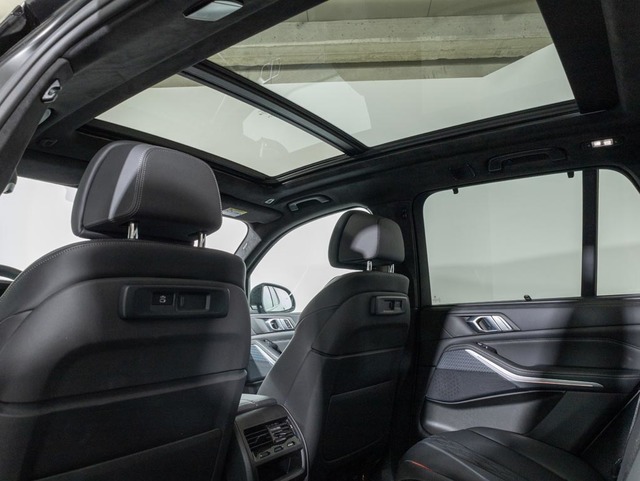 BMW X5 xDrive40d color Negro. Año 2023. 250KW(340CV). Diésel. En concesionario Oliva Motor Girona de Girona