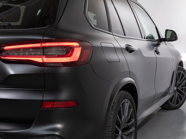 BMW X5 xDrive40d color Negro. Año 2023. 250KW(340CV). Diésel. En concesionario Oliva Motor Girona de Girona