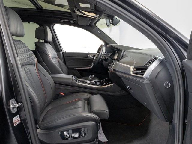 BMW X5 xDrive40d color Negro. Año 2023. 250KW(340CV). Diésel. En concesionario Oliva Motor Girona de Girona