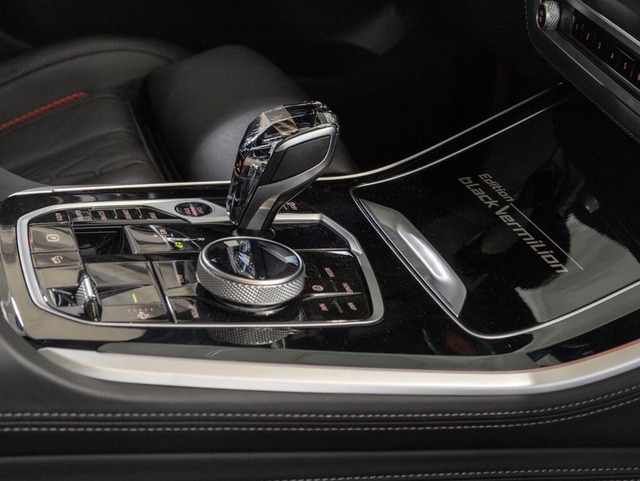 BMW X5 xDrive40d color Negro. Año 2023. 250KW(340CV). Diésel. En concesionario Oliva Motor Girona de Girona