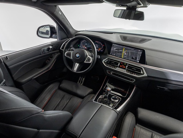 BMW X5 xDrive40d color Negro. Año 2023. 250KW(340CV). Diésel. En concesionario Oliva Motor Girona de Girona