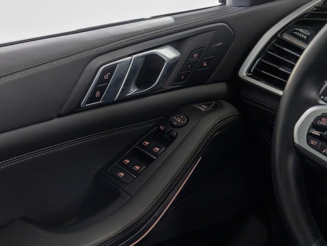BMW X5 xDrive40d color Negro. Año 2023. 250KW(340CV). Diésel. En concesionario Oliva Motor Girona de Girona