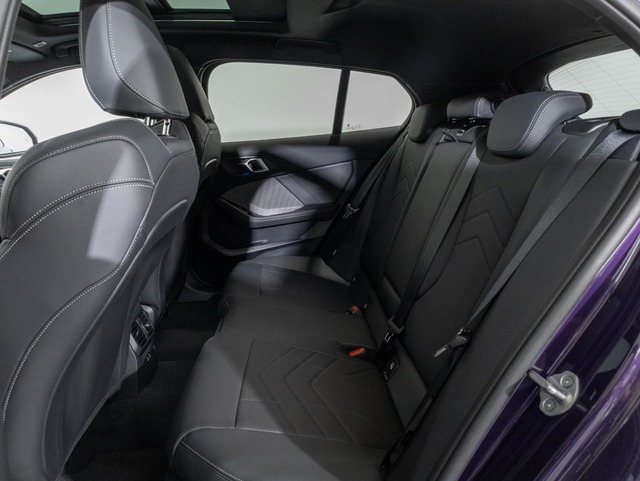 BMW Serie 1 120d color Violeta. Año 2024. 120KW(163CV). Diésel. En concesionario Oliva Motor Girona de Girona