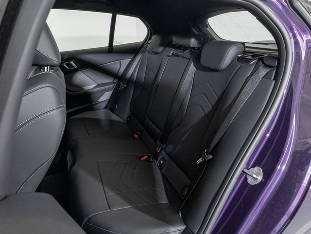 BMW Serie 1 120d color Violeta. Año 2024. 120KW(163CV). Diésel. En concesionario Oliva Motor Girona de Girona