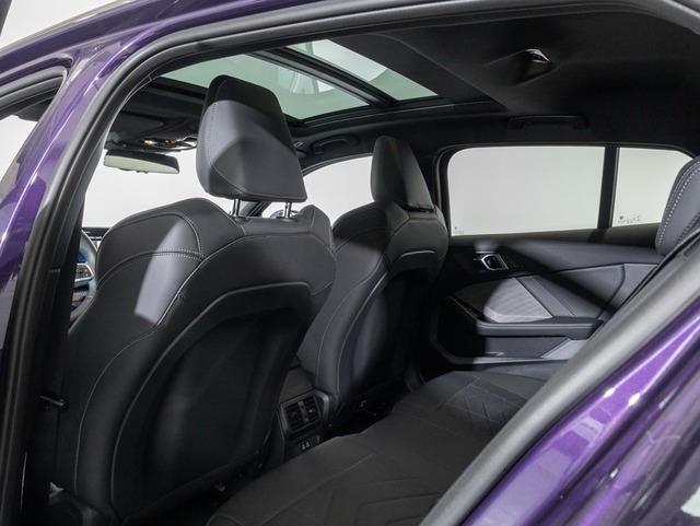 BMW Serie 1 120d color Violeta. Año 2024. 120KW(163CV). Diésel. En concesionario Oliva Motor Girona de Girona