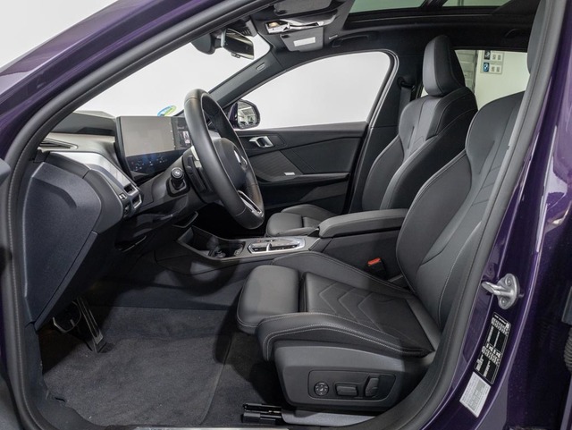 BMW Serie 1 120d color Violeta. Año 2024. 120KW(163CV). Diésel. En concesionario Oliva Motor Girona de Girona