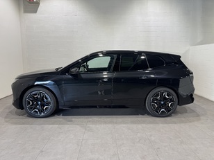 Fotos de BMW iX xDrive50 color Negro. Año 2024. 385KW(523CV). Eléctrico. En concesionario Motor Munich Cadi - Manresa - VO de Barcelona