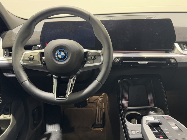 BMW iX2 eDrive20 color Blanco. Año 2024. 150KW(204CV). Eléctrico. En concesionario Motor Munich Cadi - Manresa - VO de Barcelona