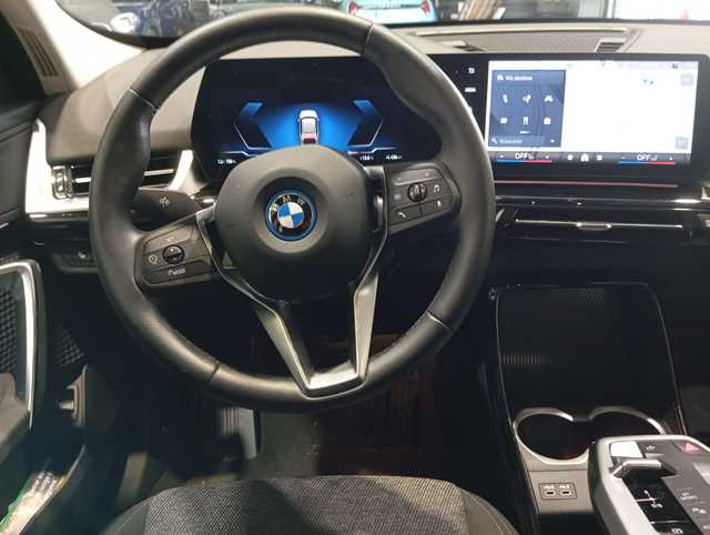 BMW iX1 eDrive20 color Gris Plata. Año 2024. 150KW(204CV). Eléctrico. En concesionario Motor Munich Cadi - Manresa - VO de Barcelona