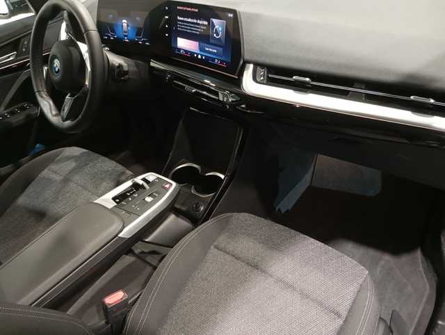 BMW iX1 eDrive20 color Gris Plata. Año 2024. 150KW(204CV). Eléctrico. En concesionario Motor Munich Cadi - Manresa - VO de Barcelona