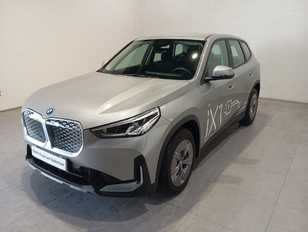 Fotos de BMW iX1 eDrive20 color Gris Plata. Año 2024. 150KW(204CV). Eléctrico. En concesionario Motor Munich Cadi - Manresa - VO de Barcelona