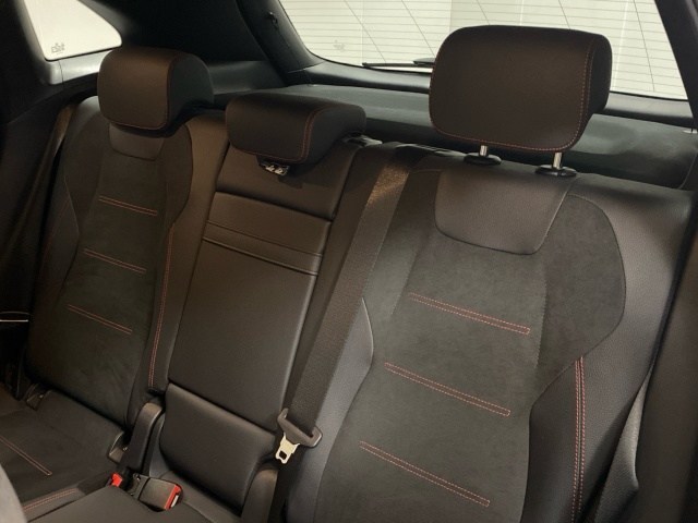 Mercedes-Benz GLA 200 D - 11