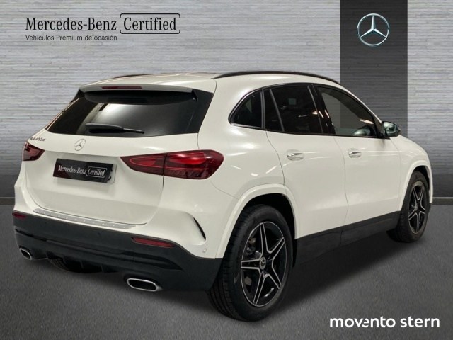 Mercedes-Benz GLA 200 D - 2