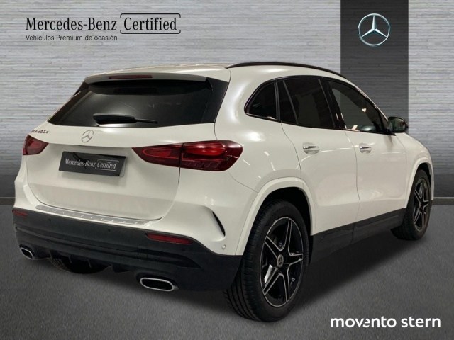 Mercedes-Benz GLA 200 D - 2