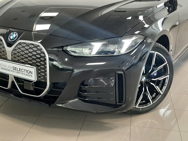 BMW i4 eDrive35 color Negro. Año 2025. 210KW(286CV). Eléctrico. En concesionario Automoviles Bertolin, S.L. de Valencia