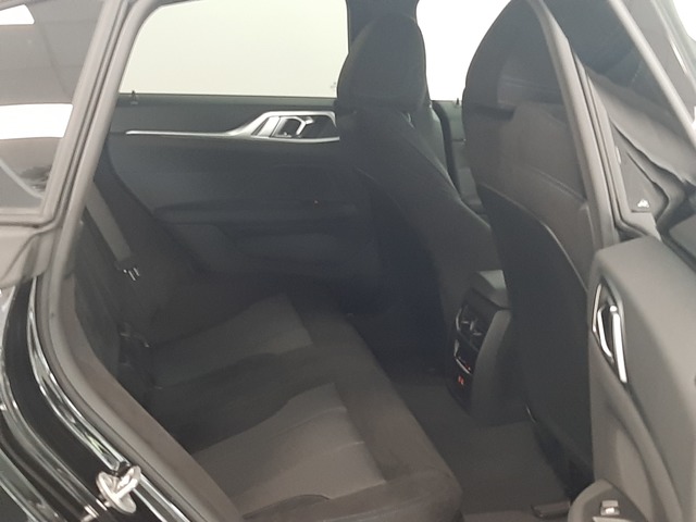 BMW i4 eDrive35 color Negro. Año 2025. 210KW(286CV). Eléctrico. En concesionario Automoviles Bertolin, S.L. de Valencia