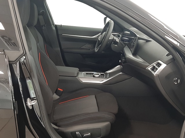 BMW i4 eDrive35 color Negro. Año 2025. 210KW(286CV). Eléctrico. En concesionario Automoviles Bertolin, S.L. de Valencia