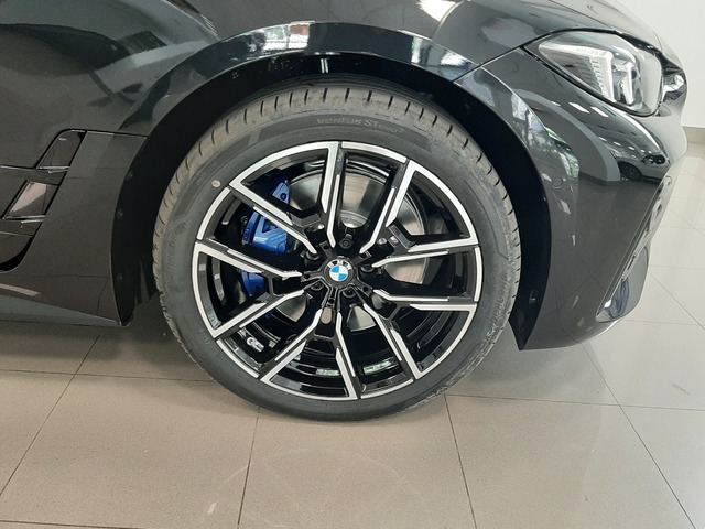 BMW i4 eDrive35 color Negro. Año 2025. 210KW(286CV). Eléctrico. En concesionario Automoviles Bertolin, S.L. de Valencia
