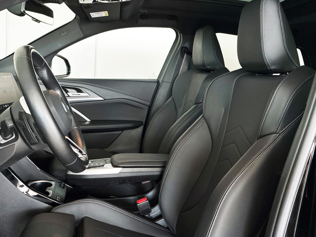 BMW X2 sDrive18d color Negro. Año 2024. 110KW(150CV). Diésel. En concesionario BMW Marcos Automoción de Valencia